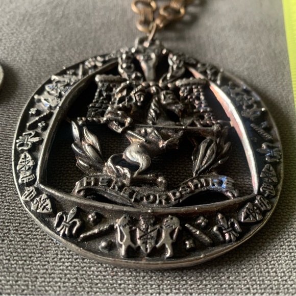 Herefordshire, England Medallion Pendant - Picture 4 of 6